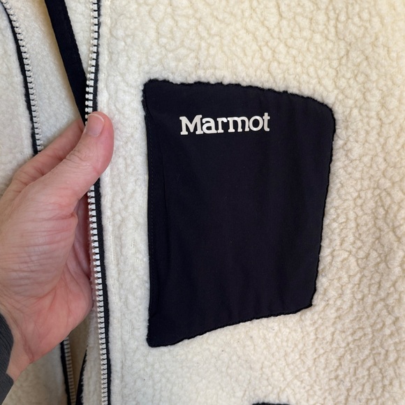 Marmot Women's Cream and Black Fleece Polartec Jacket - Picture 10 of 10